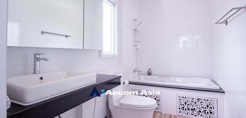 25  3 br Apartment For Rent in Sukhumvit ,Bangkok BTS Punnawithi at Apartment complex in Bangkok AA33042