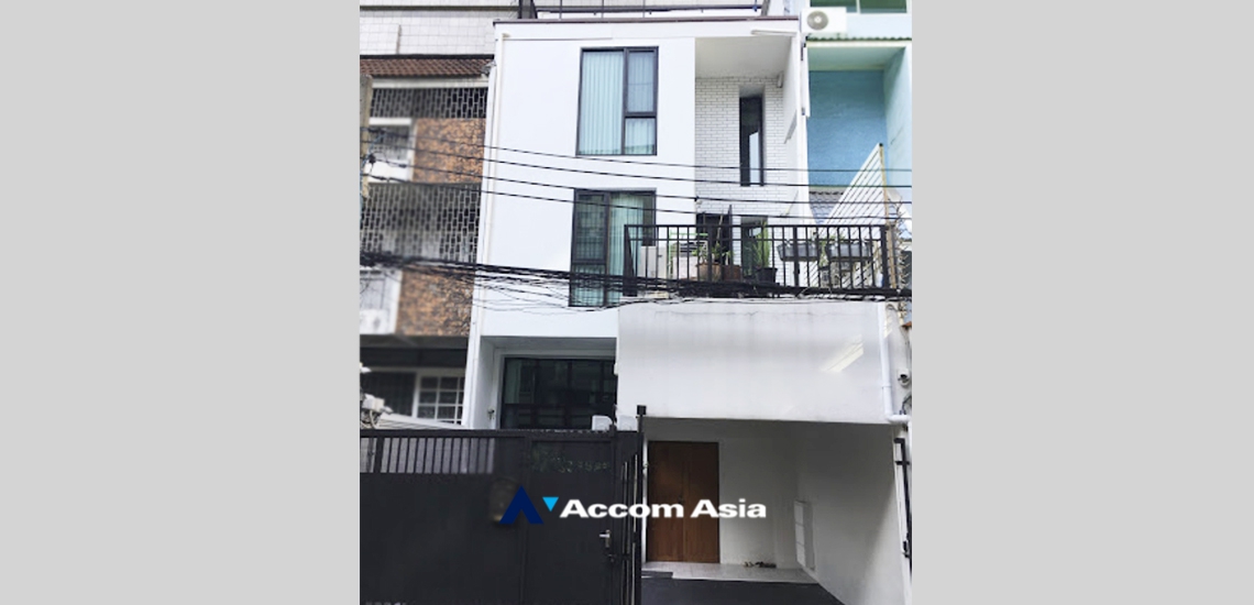  2  3 br Townhouse for rent and sale in Silom ,Bangkok BTS Chong Nonsi AA33103