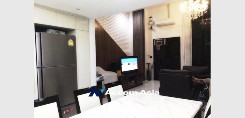 6  3 br Townhouse for rent and sale in Silom ,Bangkok BTS Chong Nonsi AA33103