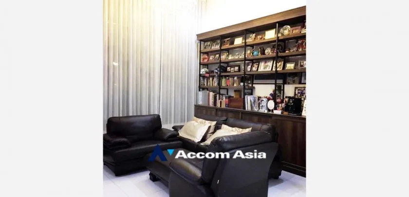 5  3 br Townhouse for rent and sale in Silom ,Bangkok BTS Chong Nonsi AA33103