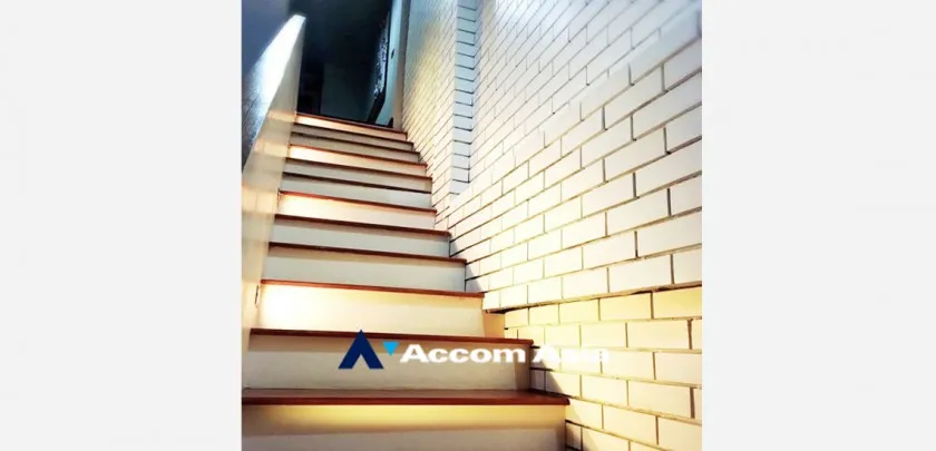 8  3 br Townhouse for rent and sale in Silom ,Bangkok BTS Chong Nonsi AA33103