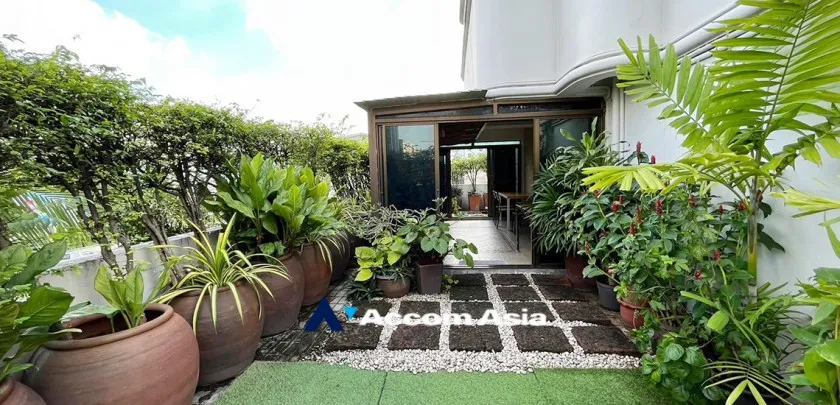 unitHuge Terrace |  3 Bedrooms  Condominium For Rent in Ploenchit, Bangkok  near BTS Ploenchit (AA33111)