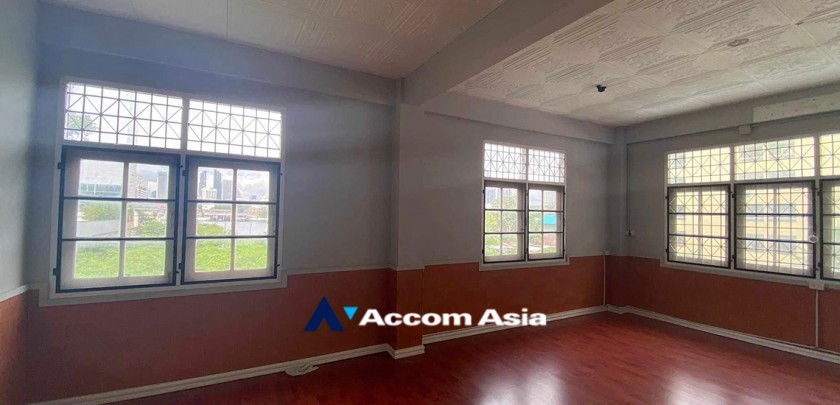  2  Studio Shophouse For Rent in Charoen Nakhon ,Bangkok  AA33113