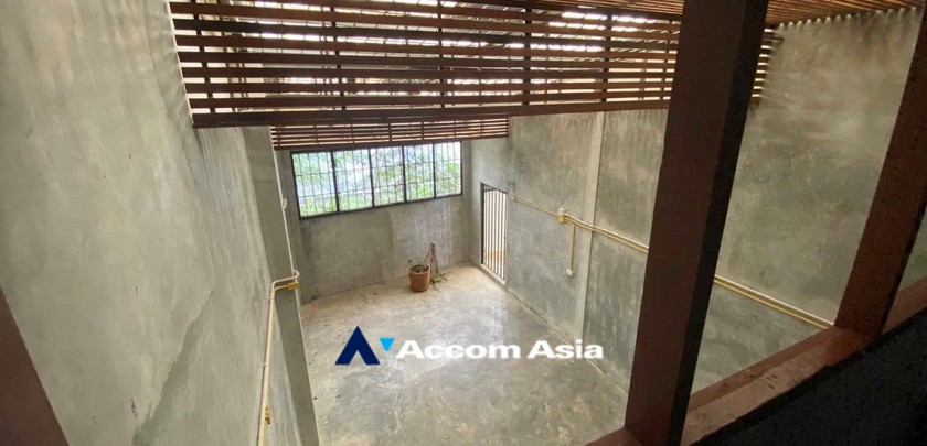  1  Studio Shophouse For Rent in Charoen Nakhon ,Bangkok  AA33113