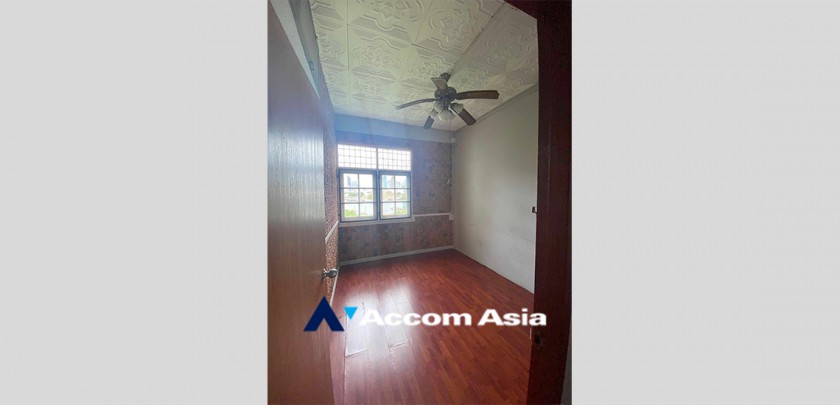 4  Studio Shophouse For Rent in Charoen Nakhon ,Bangkok  AA33113