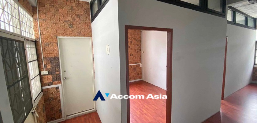5  Studio Shophouse For Rent in Charoen Nakhon ,Bangkok  AA33113