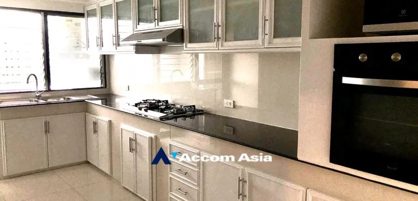  1  3 br Apartment For Rent in Sukhumvit ,Bangkok BTS Asok at Family Apartment with Lake View AA33117