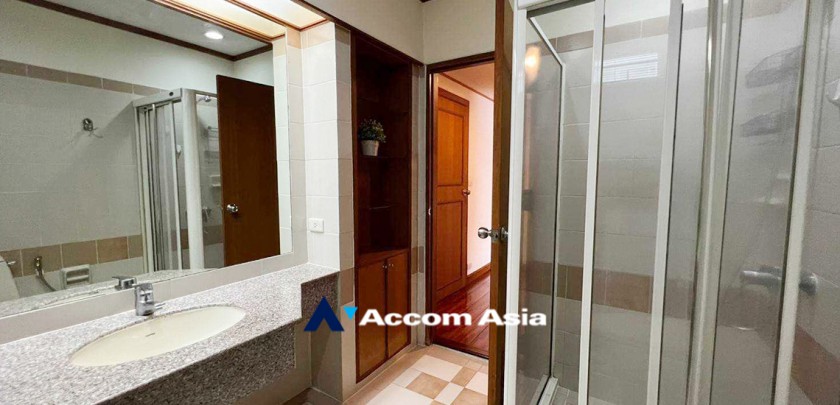 11  2 br Apartment For Rent in Sathorn ,Bangkok BTS Chong Nonsi at Cozy Low-rise Apartment in Sathorn, Walk to BTS 6 mins. AA33148