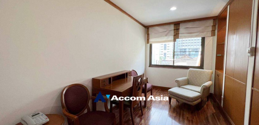 8  2 br Apartment For Rent in Sathorn ,Bangkok BTS Chong Nonsi at Cozy Low-rise Apartment in Sathorn, Walk to BTS 6 mins. AA33148