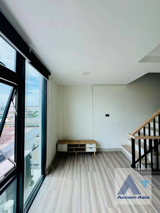 5  3 br Townhouse for rent and sale in Sukhumvit ,Bangkok BTS Udomsuk AA33185