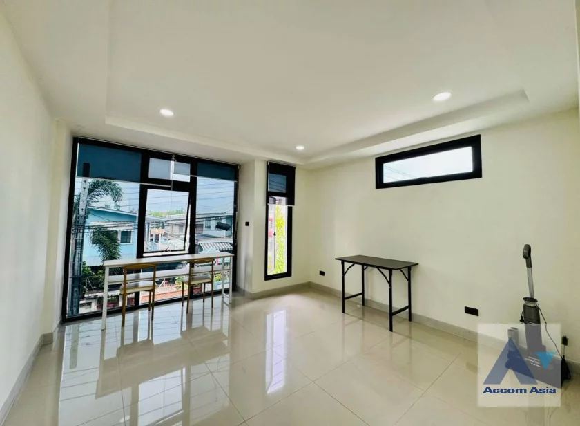 unitHome Office |  3 Bedrooms  Townhouse For Rent & Sale in Sukhumvit, Bangkok  near BTS Udomsuk (AA33185)
