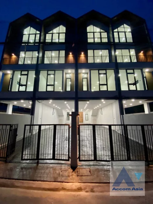 14  3 br Townhouse for rent and sale in Sukhumvit ,Bangkok BTS Udomsuk AA33185