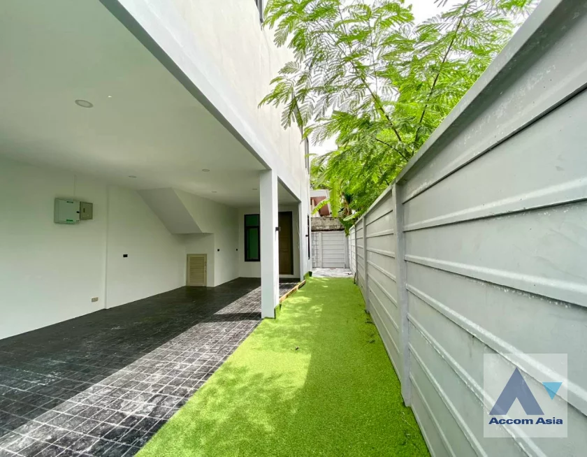 12  3 br Townhouse for rent and sale in Sukhumvit ,Bangkok BTS Udomsuk AA33185