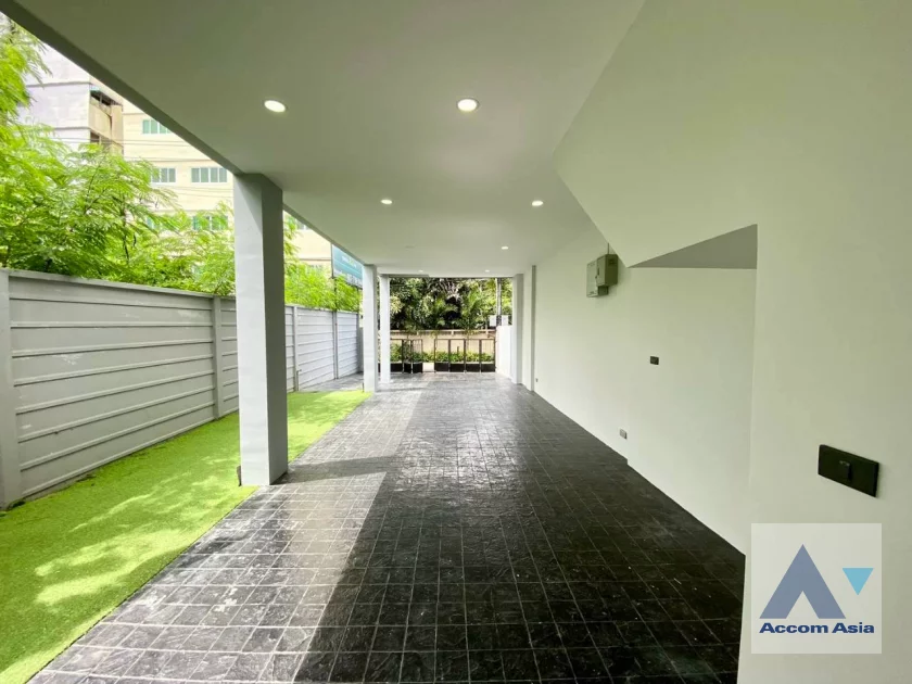 13  3 br Townhouse for rent and sale in Sukhumvit ,Bangkok BTS Udomsuk AA33185