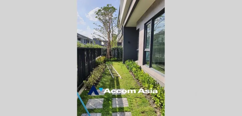 unit 4 Bedrooms  House For Sale in Samutprakan, Samutprakan  near BTS Bang Na (AA33188)