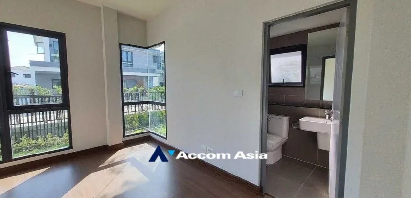 unit 4 Bedrooms  House For Sale in Samutprakan, Samutprakan  near BTS Bang Na (AA33188)