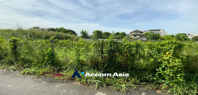  1  Land For Sale in Latkrabang ,Bangkok ARL Ban Thap Chang AA33189