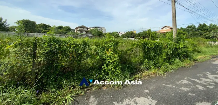 unit Land For Sale in Latkrabang, Bangkok  near ARL Ban Thap Chang (AA33189)