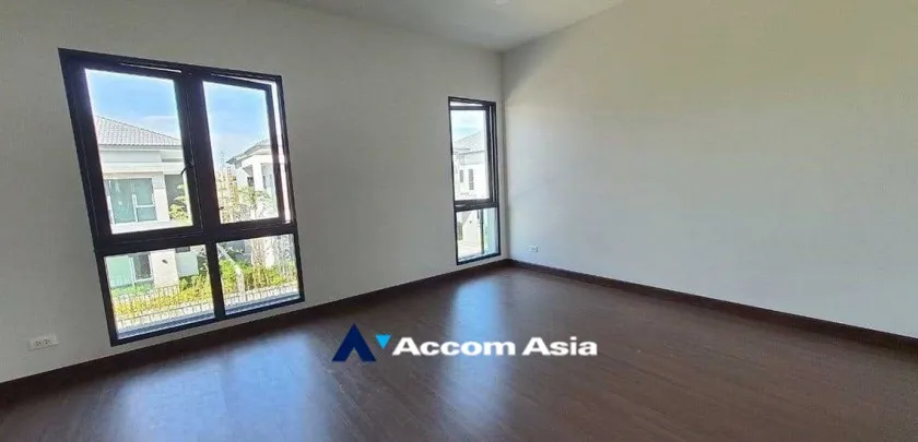 unit 4 Bedrooms  House For Sale in Samutprakan, Samutprakan  near BTS Bang Na (AA33190)