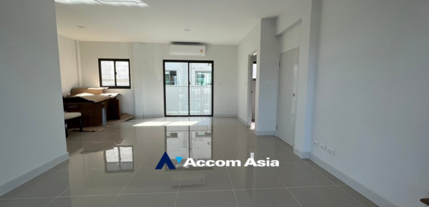  1  3 br Townhouse For Sale in Samutprakan ,Samutprakan  at House AA33199