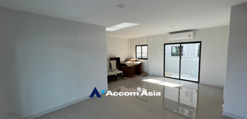 5  3 br Townhouse For Sale in Samutprakan ,Samutprakan  at House AA33199