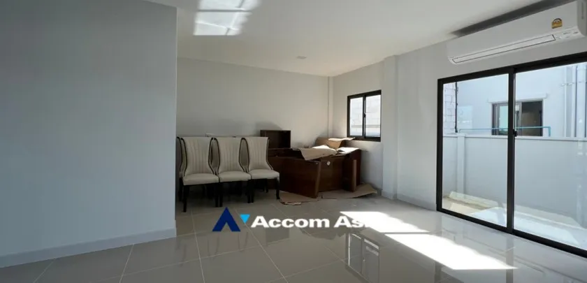 unit 3 Bedrooms  Townhouse For Sale in Samutprakan, Samutprakan  (AA33199)