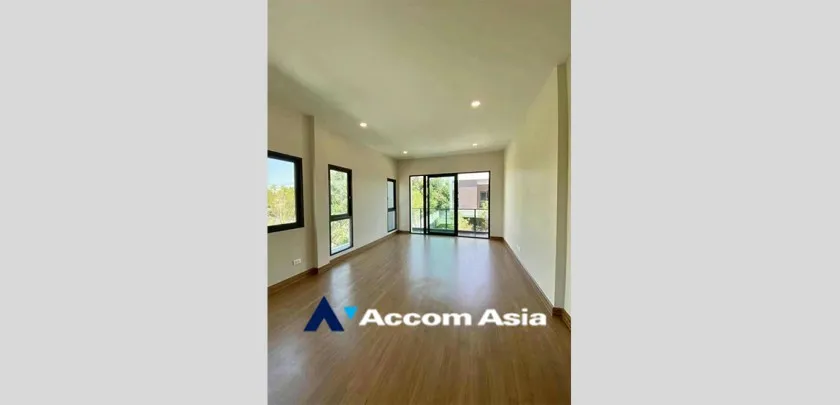 unit 4 Bedrooms  House For Sale in Pattanakarn, Bangkok  (AA33208)