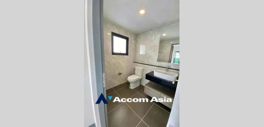 unit 4 Bedrooms  House For Sale in Pattanakarn, Bangkok  (AA33208)