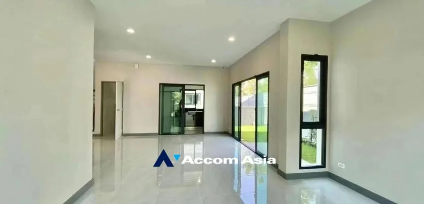 unit 4 Bedrooms  House For Sale in Pattanakarn, Bangkok  (AA33208)