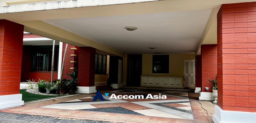 19  4 br House For Sale in Pattanakarn ,Bangkok  at Peaceful compound AA33210