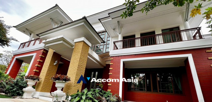  1  4 br House For Sale in Pattanakarn ,Bangkok  at Peaceful compound AA33210