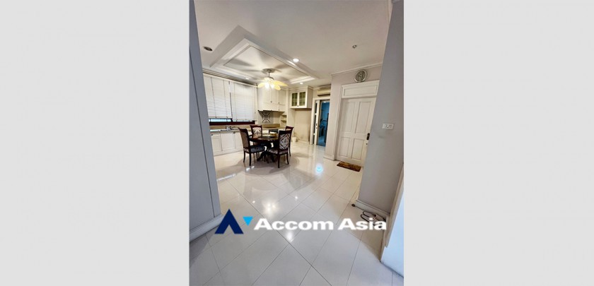 8  4 br House For Sale in Pattanakarn ,Bangkok  at Peaceful compound AA33210