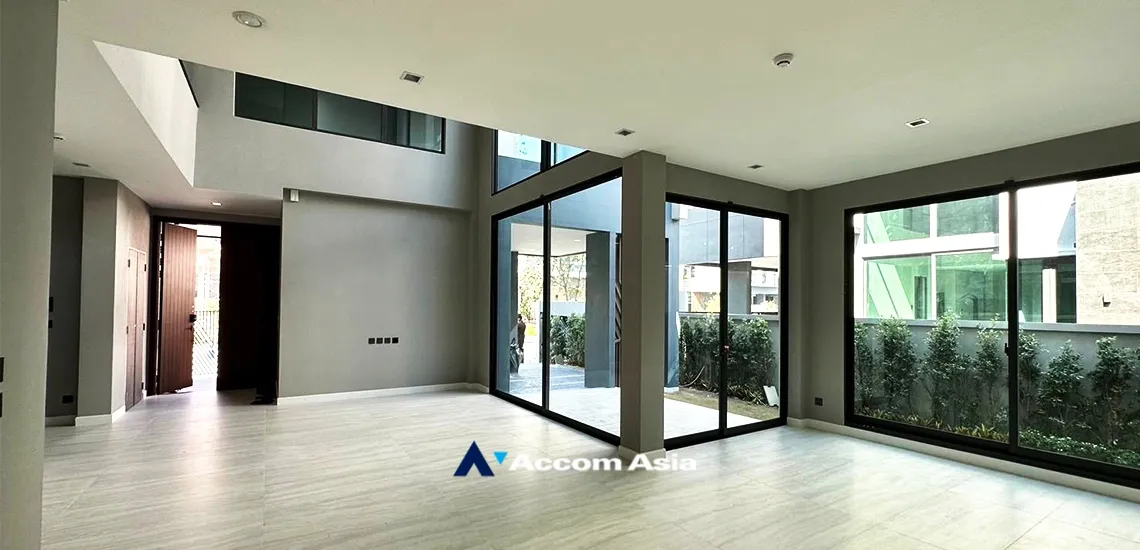 unitPet friendly |  4 Bedrooms  House For Rent & Sale in Pattanakarn, Bangkok  near ARL Hua Mak (AA33222)