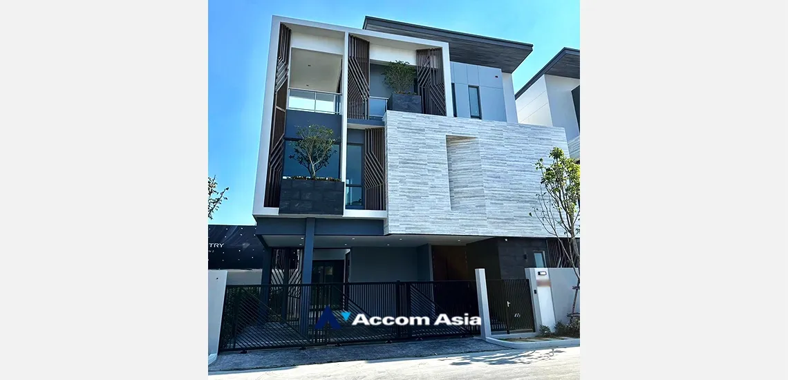 unitPet friendly |  4 Bedrooms  House For Rent & Sale in Pattanakarn, Bangkok  near ARL Hua Mak (AA33222)