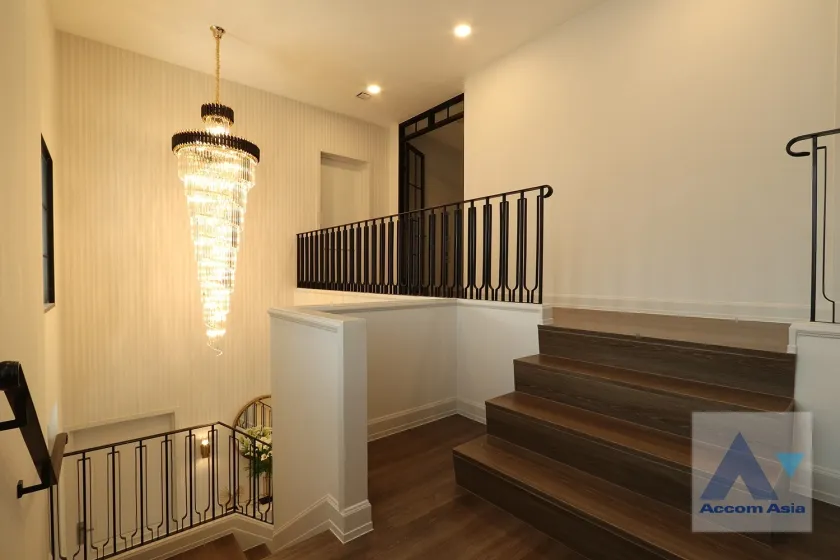 5  4 br House For Rent in Latkrabang ,Bangkok ARL Ban Thap Chang at Nantawan Rama 9 New Krungthepkreetha AA33242