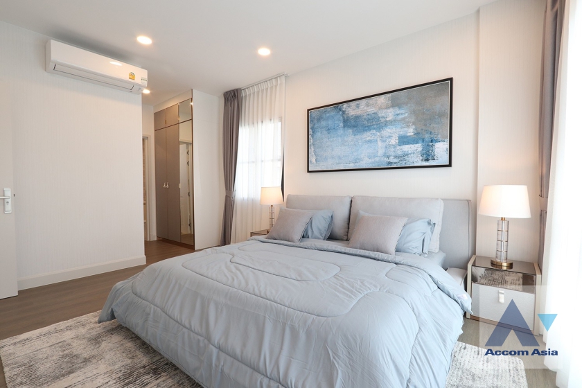 7  4 br House For Rent in Latkrabang ,Bangkok ARL Ban Thap Chang at Nantawan Rama 9 New Krungthepkreetha AA33242