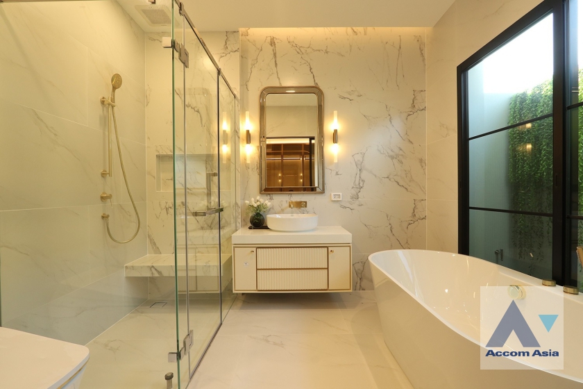 13  4 br House For Rent in Latkrabang ,Bangkok ARL Ban Thap Chang at Nantawan Rama 9 New Krungthepkreetha AA33242