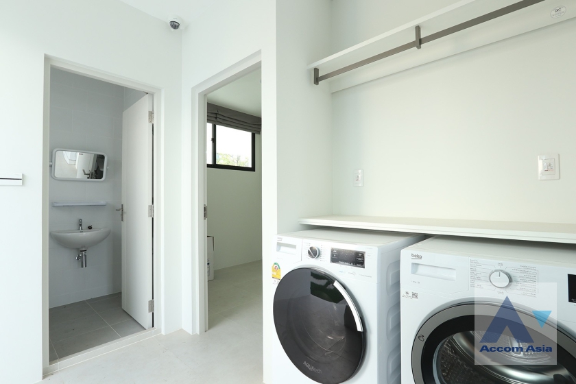 16  4 br House For Rent in Latkrabang ,Bangkok ARL Ban Thap Chang at Nantawan Rama 9 New Krungthepkreetha AA33242