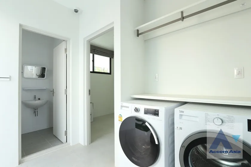 16  4 br House For Rent in Latkrabang ,Bangkok ARL Ban Thap Chang at Nantawan Rama 9 New Krungthepkreetha AA33242