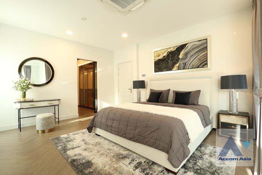 11  4 br House For Rent in Latkrabang ,Bangkok ARL Ban Thap Chang at Nantawan Rama 9 New Krungthepkreetha AA33242