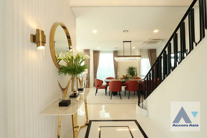  1  4 br House For Rent in Latkrabang ,Bangkok ARL Ban Thap Chang at Nantawan Rama 9 New Krungthepkreetha AA33242