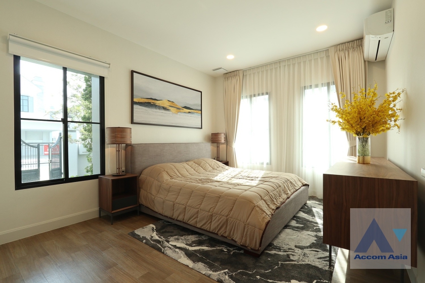 8  4 br House For Rent in Latkrabang ,Bangkok ARL Ban Thap Chang at Nantawan Rama 9 New Krungthepkreetha AA33242