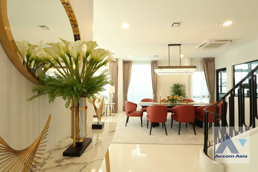 1  4 br House For Rent in Latkrabang ,Bangkok ARL Ban Thap Chang at Nantawan Rama 9 New Krungthepkreetha AA33242