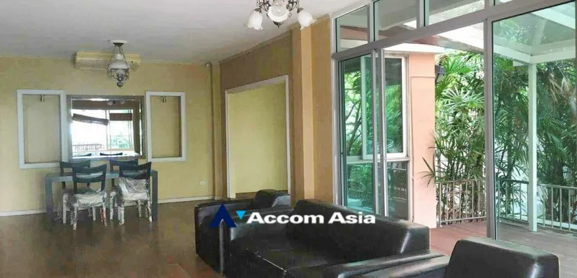 unit 3 Bedrooms  House For Sale in Pattanakarn, Bangkok  near ARL Ban Thap Chang (AA33267)