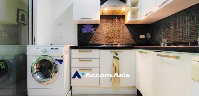 unit 3 Bedrooms  Condominium For Rent in Phaholyothin, Bangkok  (AA33270)
