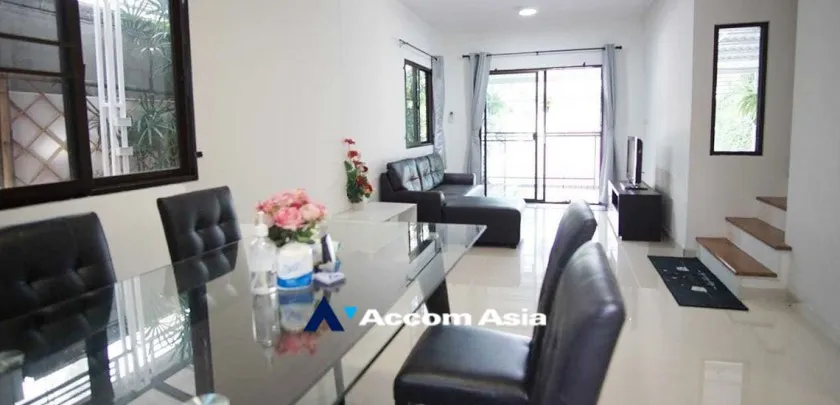 unit 3 Bedrooms  House For Rent in Pattanakarn, Bangkok  (AA33280)