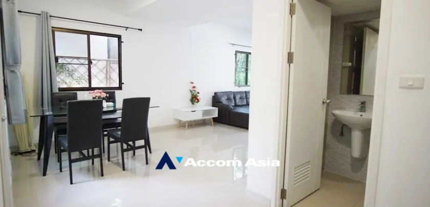 unit 3 Bedrooms  House For Rent in Pattanakarn, Bangkok  (AA33280)
