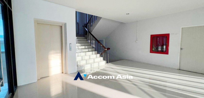  1  Office Space For Rent in Sukhumvit ,Bangkok BTS Phra khanong at S69 Office and Warehouse Space AA33294