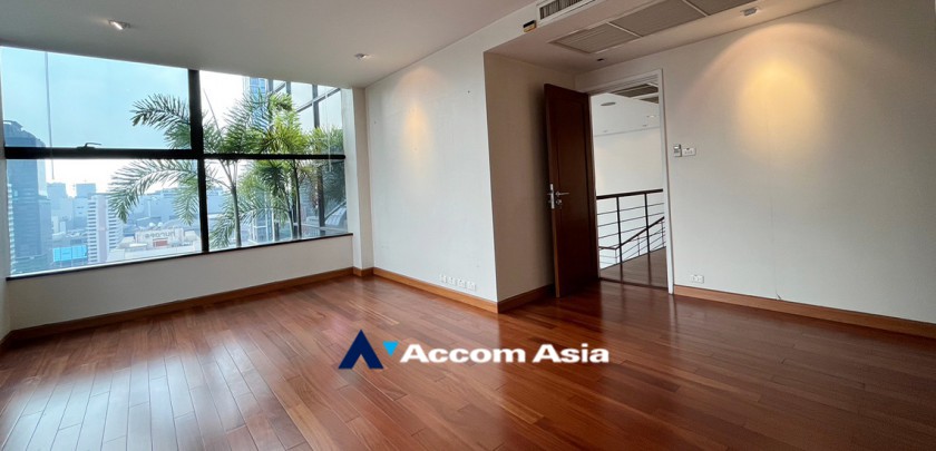 25  3 br Condominium For Sale in Ploenchit ,Bangkok BTS Chitlom at Somkid Gardens AA33297