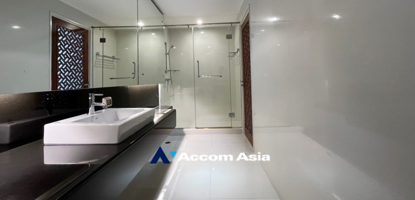 26  3 br Condominium For Sale in Ploenchit ,Bangkok BTS Chitlom at Somkid Gardens AA33297